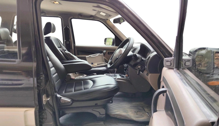 2011 Mahindra Scorpio VLX 2WD AT, Diesel, Automatic, 2,10,077 km, interior