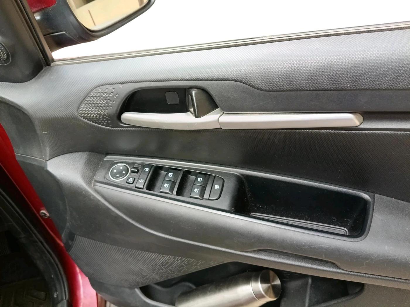 2022 KIA SONET HTK PLUS 1.0 IMT, Petrol, Manual, 90,592 km, interior