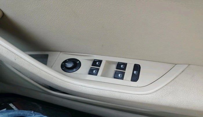 2016 Skoda Superb STYLE 1.8 TSI AT, Petrol, Automatic, 1,10,415 km, interior