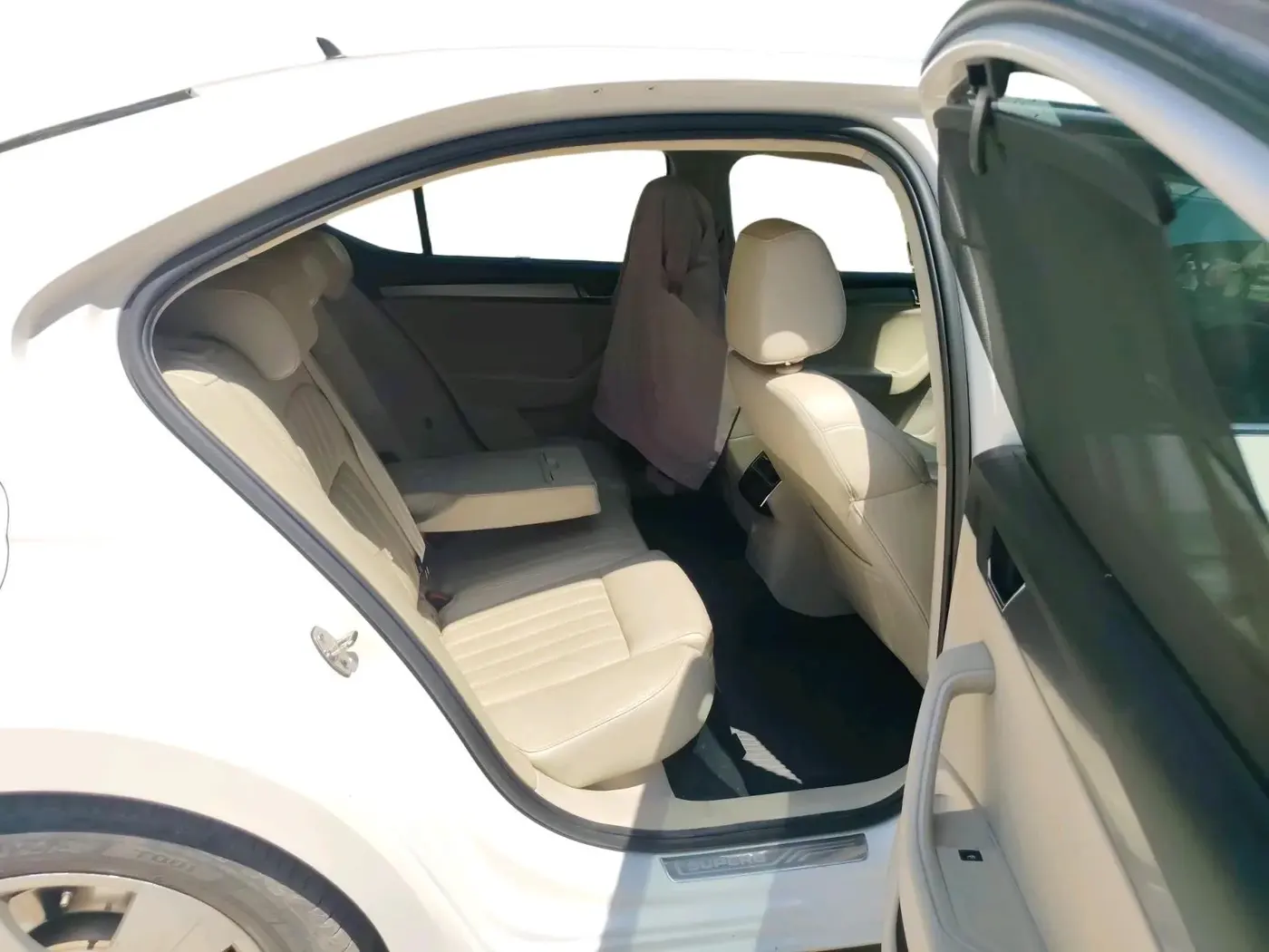2016 Skoda Superb STYLE 1.8 TSI AT, Petrol, Automatic, 1,10,415 km, interior
