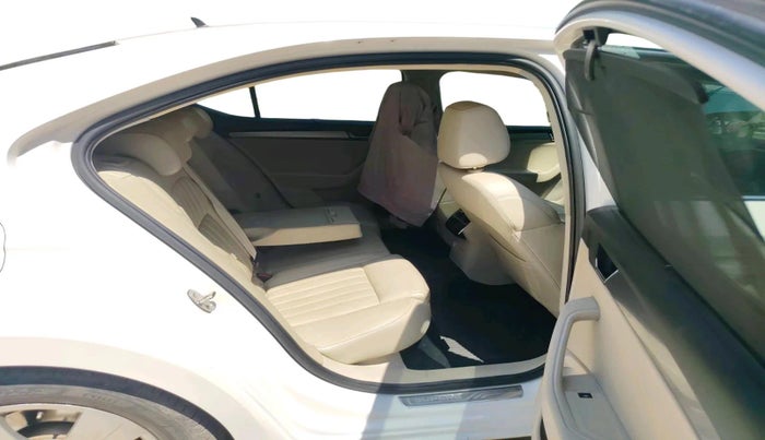 2016 Skoda Superb STYLE 1.8 TSI AT, Petrol, Automatic, 1,10,415 km, interior