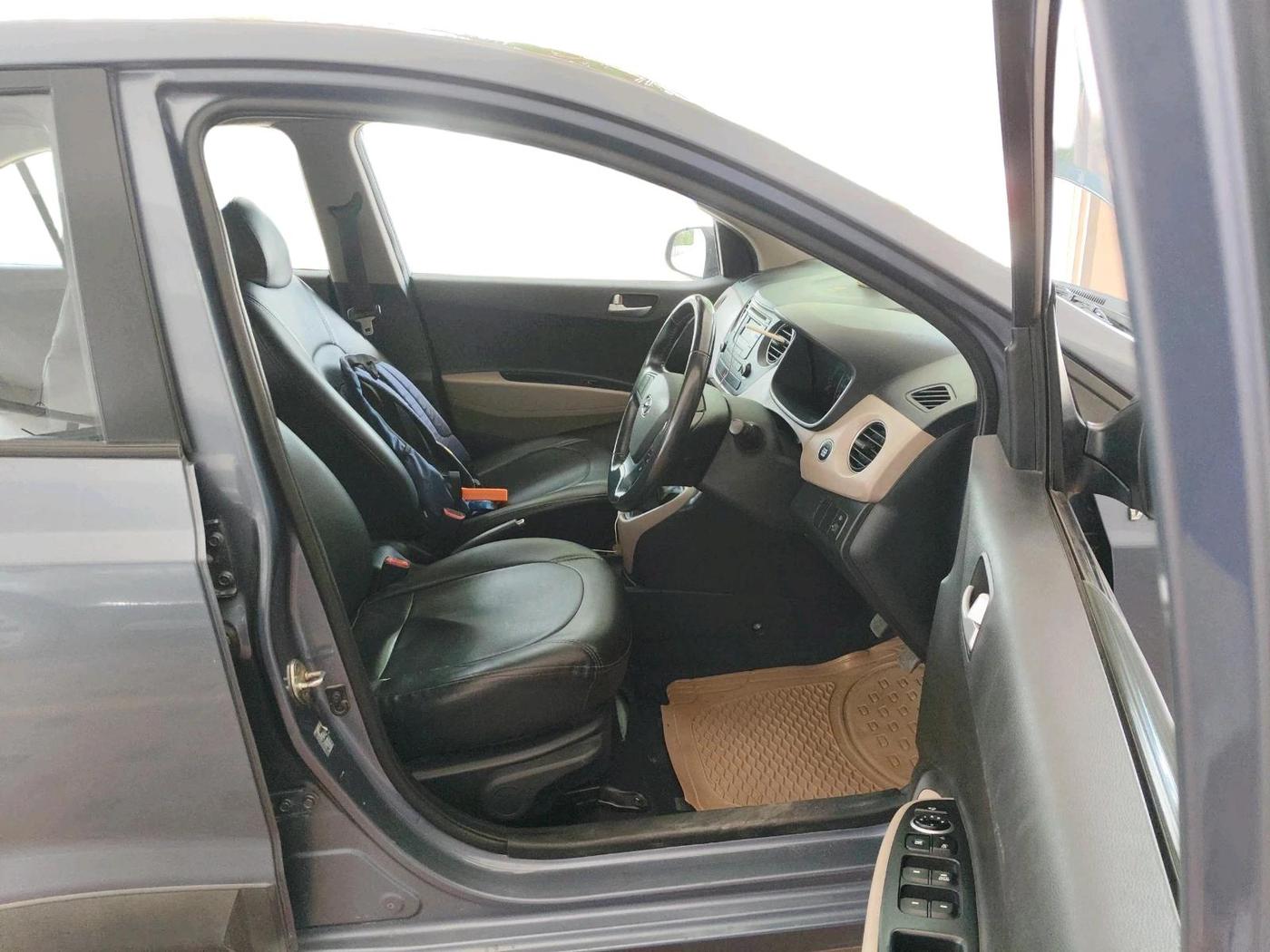 2015 Hyundai Xcent SX 1.2 (O), Petrol, Manual, 41,336 km, interior