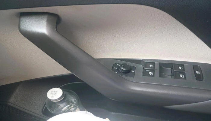 2024 Volkswagen TAIGUN TOPLINE 1.0 TSI MT, Petrol, Manual, 18,830 km, interior