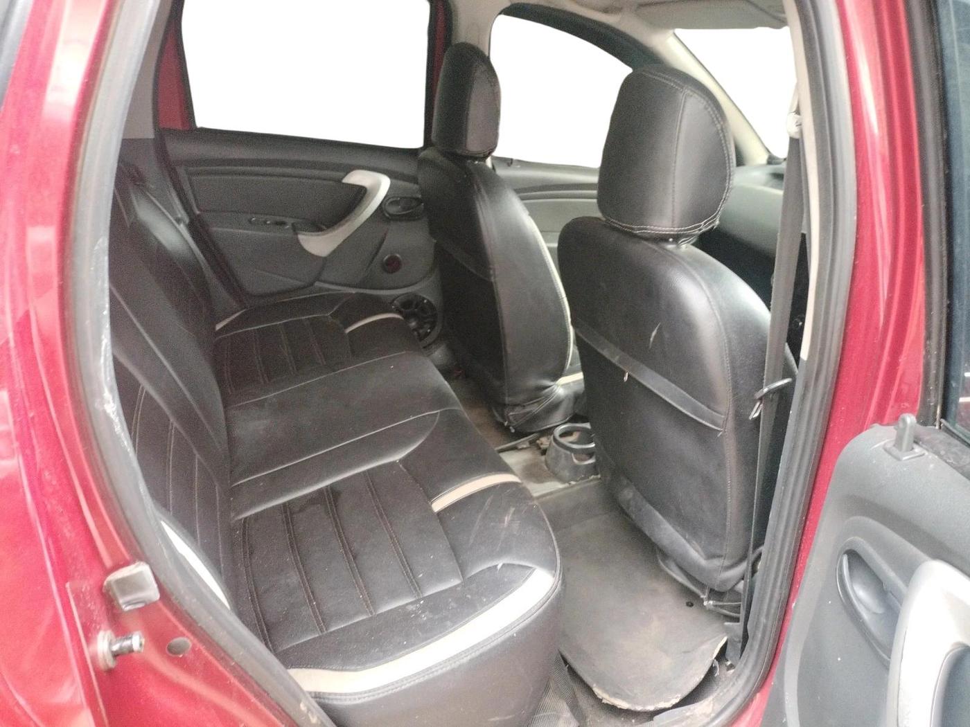 2013 Nissan Terrano XE (D), Diesel, Manual, 1,21,105 km, interior