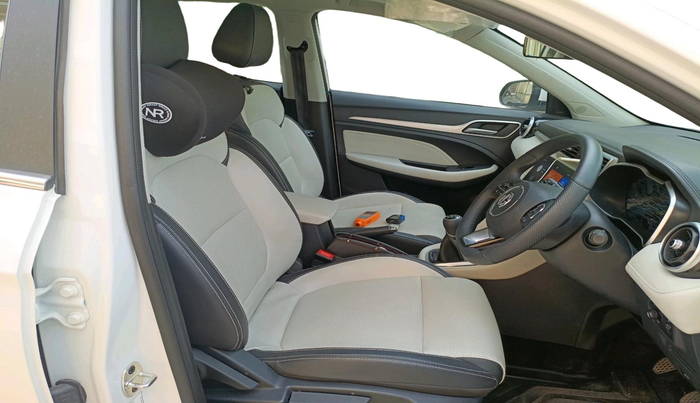 2025 MG ASTOR Select 1.5 MT (Ivory), Petrol, Manual, 6,651 km, interior