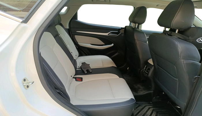 2025 MG ASTOR Select 1.5 MT (Ivory), Petrol, Manual, 6,651 km, interior