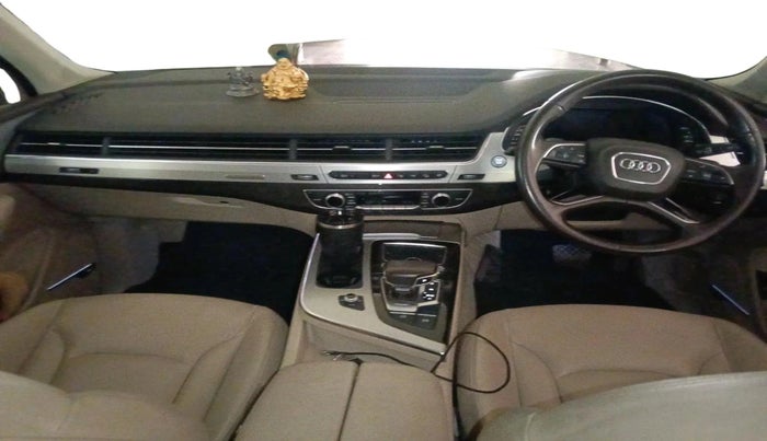 2017 Audi Q7 45 TDI QUATTRO PREMIUM PLUS, Diesel, Automatic, 1,40,951 km, interior