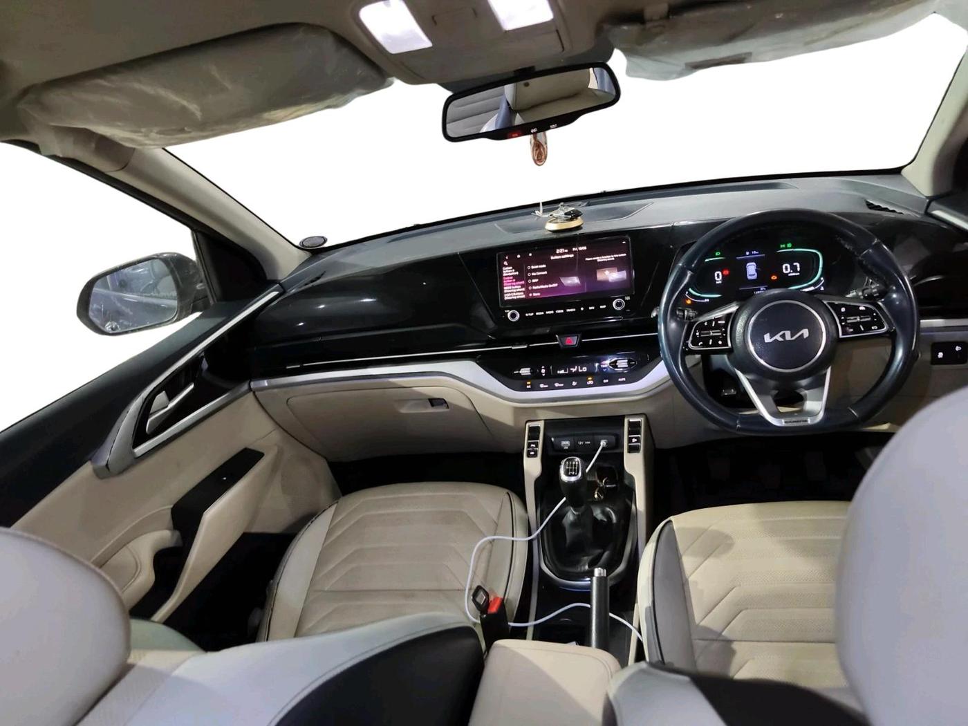 2022 KIA CARENS LUXURY 1.5 DIESEL 7 STR, Diesel, Manual, 1,18,336 km, interior