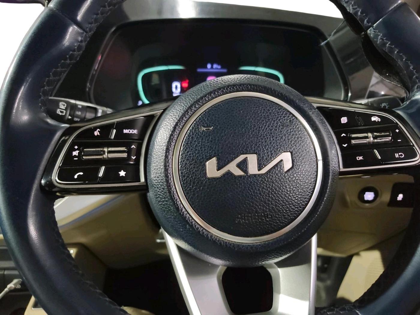 2022 KIA CARENS LUXURY 1.5 DIESEL 7 STR, Diesel, Manual, 1,18,336 km, interior