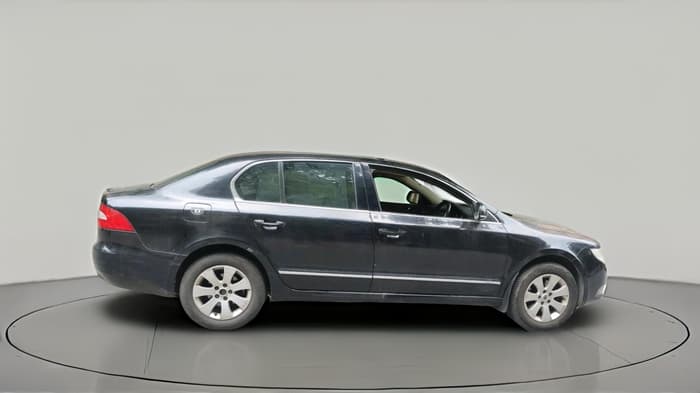 2011 Skoda Superb ELEGANCE 2.0 TDI CR AT, Diesel, Automatic, 2,00,776 km, exterior