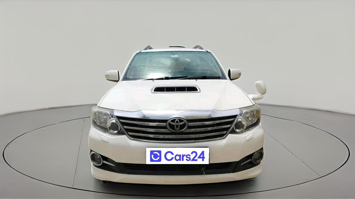 2015 Toyota Fortuner 3.0 4X4 AT, Diesel, Automatic, 3,48,859 km, exterior