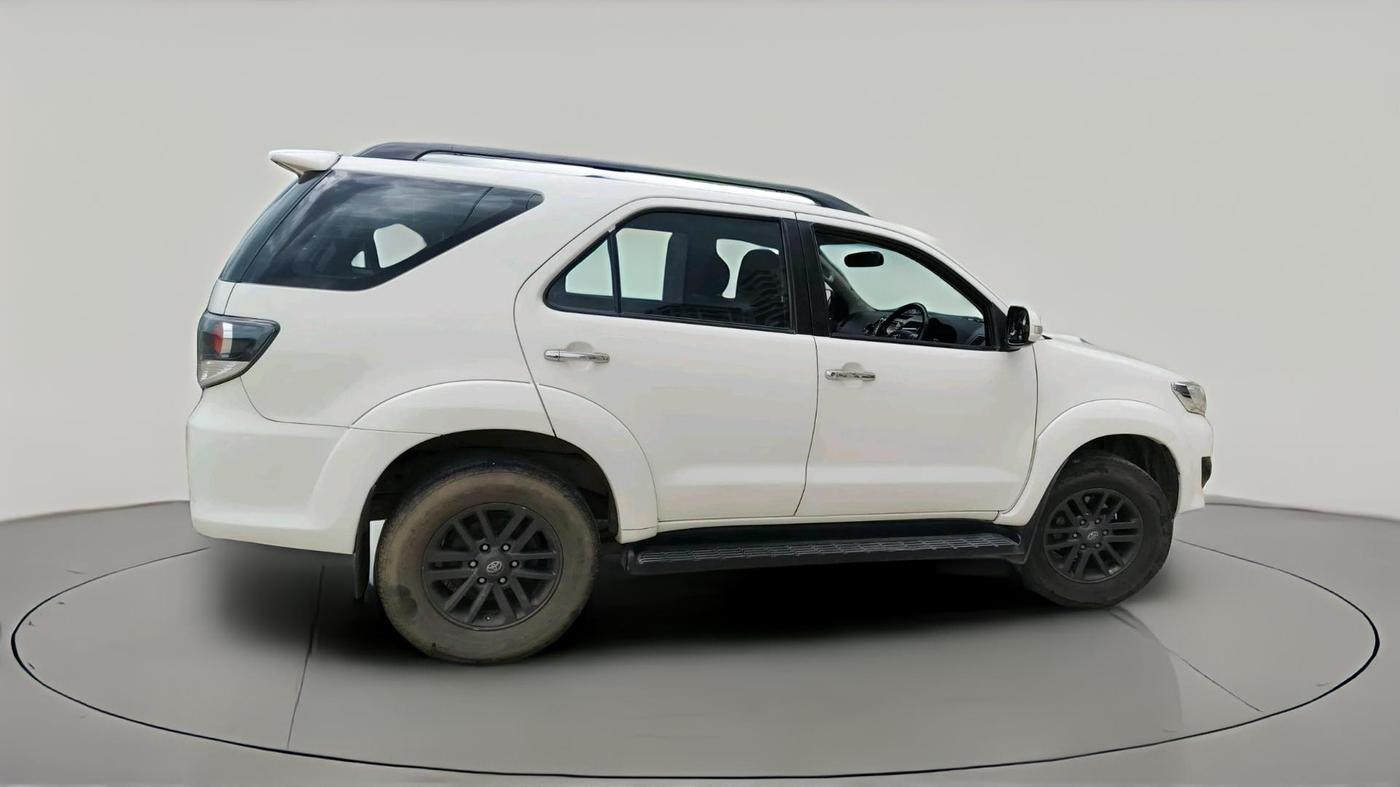2015 Toyota Fortuner 3.0 4X4 AT, Diesel, Automatic, 3,48,859 km, exterior