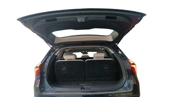 2023 Mahindra XUV700 AX 7 LUXURY D AT 7 STR, Diesel, Automatic, 62,835 km, exterior