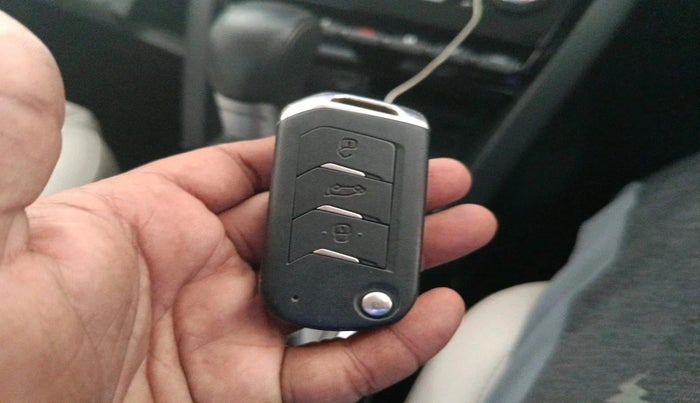 2023 Mahindra XUV700 AX 7 LUXURY D AT 7 STR, Diesel, Automatic, 62,835 km, interior