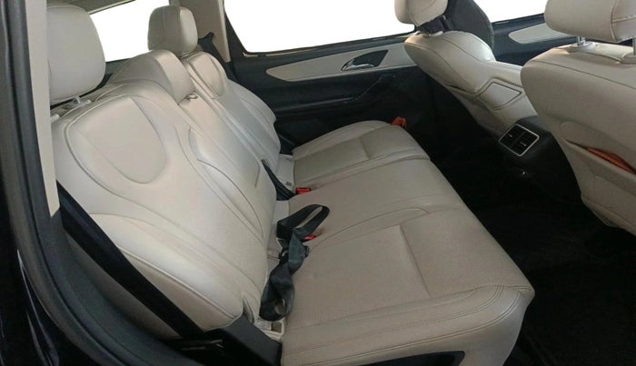 2023 Mahindra XUV700 AX 7 LUXURY D AT 7 STR, Diesel, Automatic, 62,835 km, interior