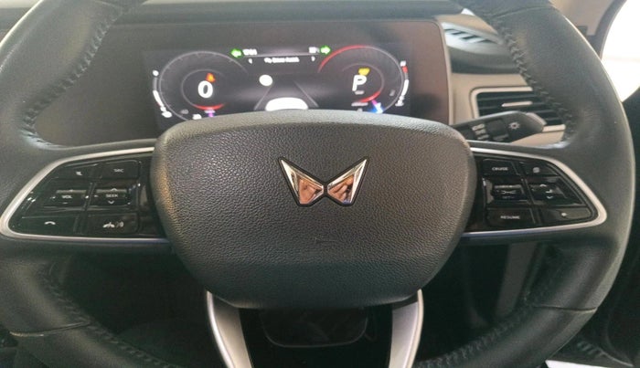 2023 Mahindra XUV700 AX 7 LUXURY D AT 7 STR, Diesel, Automatic, 62,835 km, interior