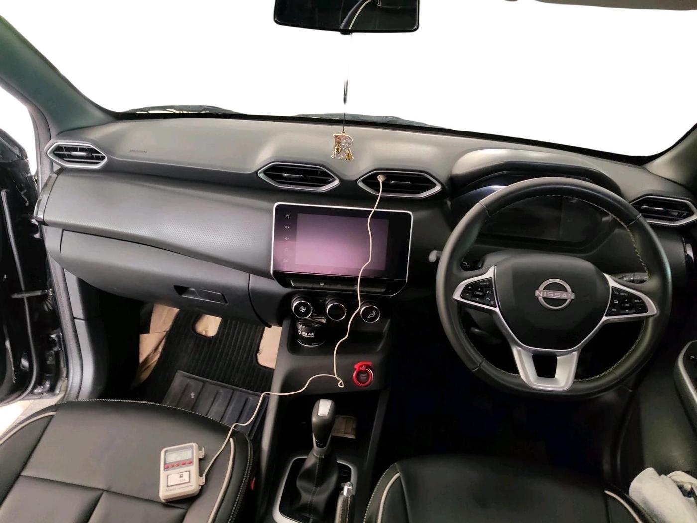 2024 Nissan MAGNITE XV PREMIUM TURBO CVT, Petrol, Automatic, 27,202 km, interior