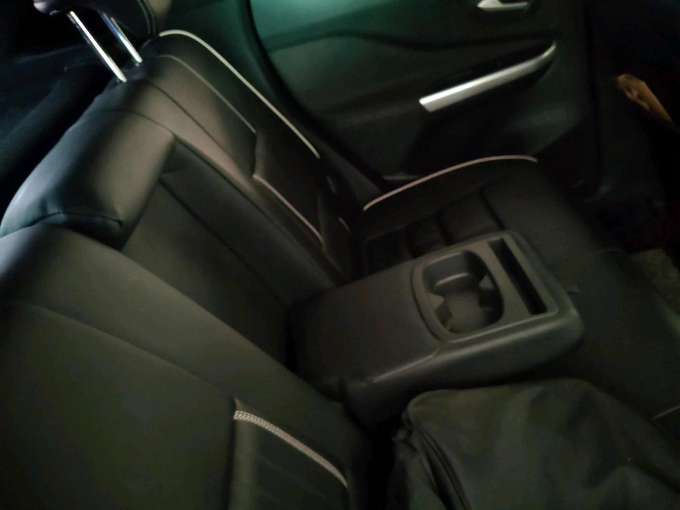 2024 Nissan MAGNITE XV PREMIUM TURBO CVT, Petrol, Automatic, 27,202 km, interior