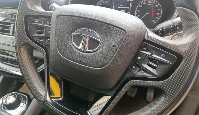 2022 Tata Safari XZ PLUS DARK EDITION, Diesel, Manual, 73,684 km, interior