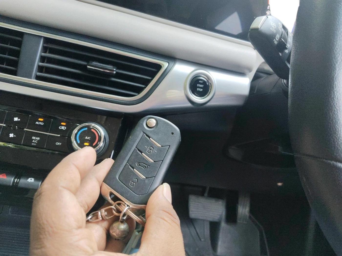 2023 Mahindra XUV700 AX 7 LUXURY P AT 7 STR, Petrol, Automatic, 52,167 km, interior
