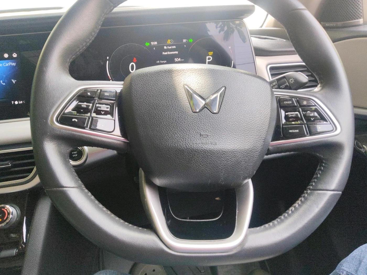 2023 Mahindra XUV700 AX 7 LUXURY P AT 7 STR, Petrol, Automatic, 52,167 km, interior