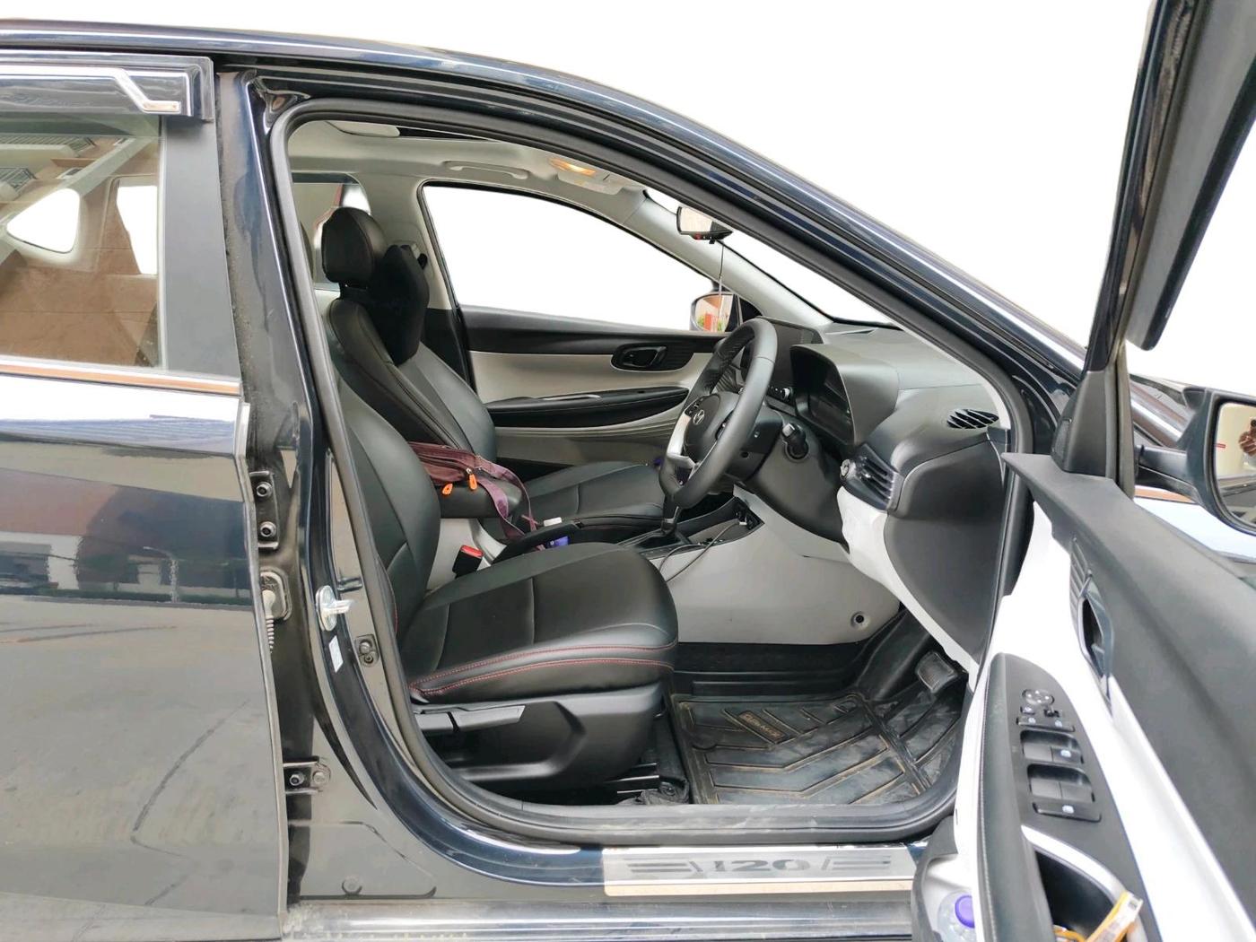 2025 Hyundai NEW I20 ASTA (O) 1.2 IVT, Petrol, Automatic, 24,161 km, interior