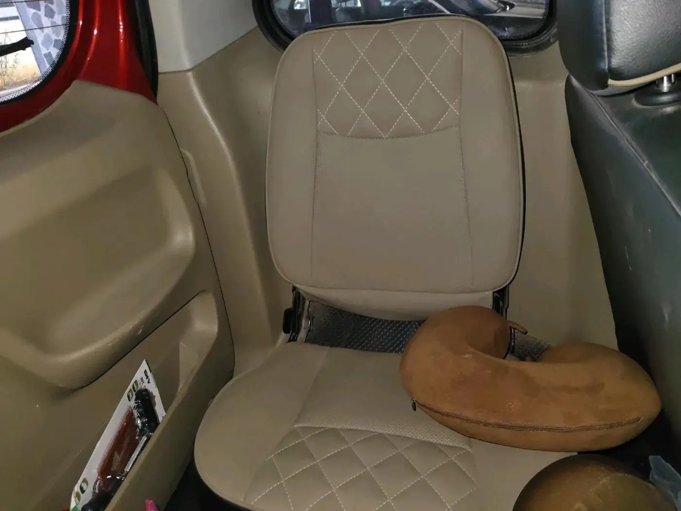 2017 Mahindra TUV300 T10, Diesel, Manual, 91,502 km, interior