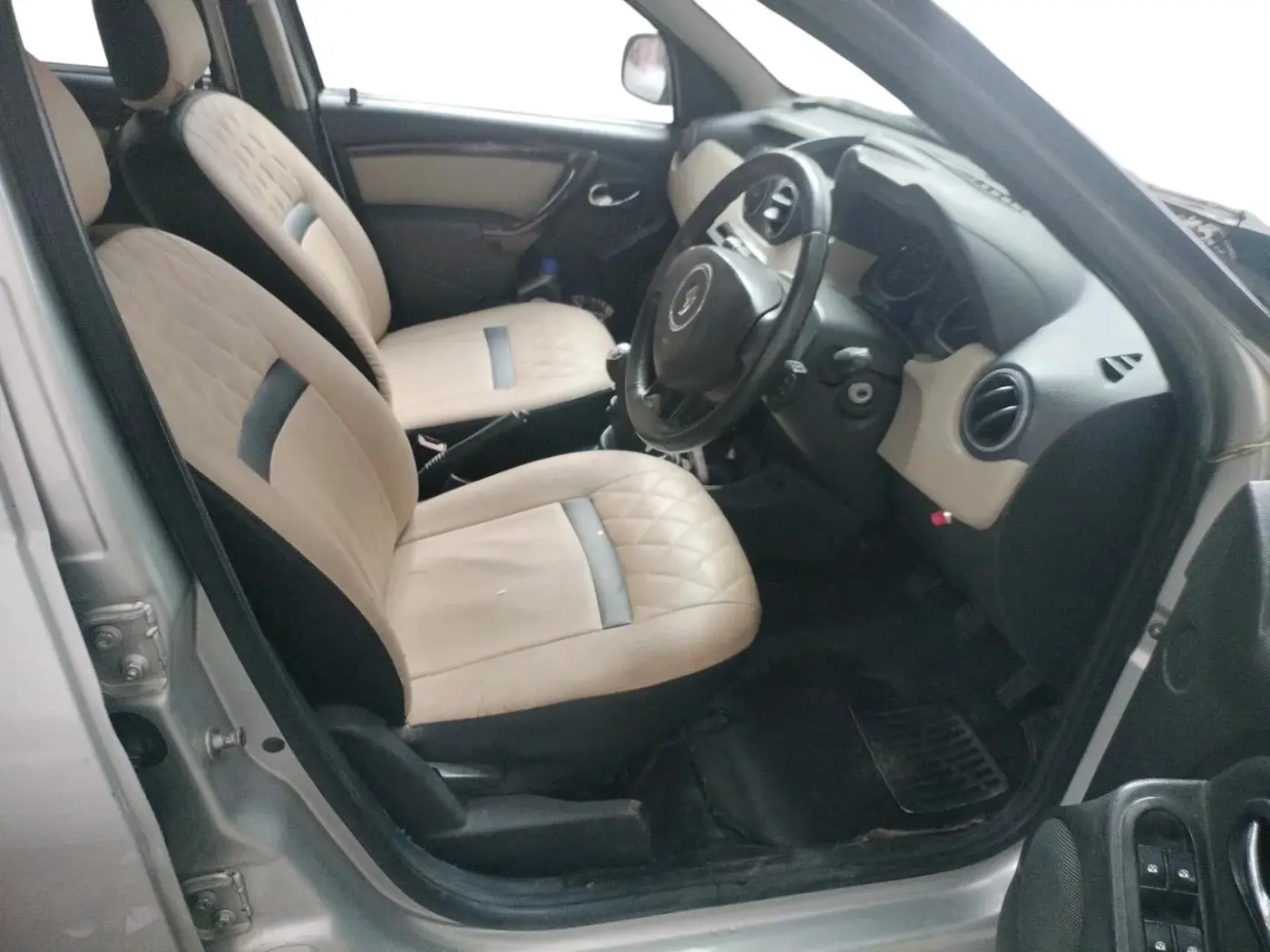 2013 Renault Duster 110 PS RXZ DIESEL, Diesel, Manual, 2,24,050 km, interior