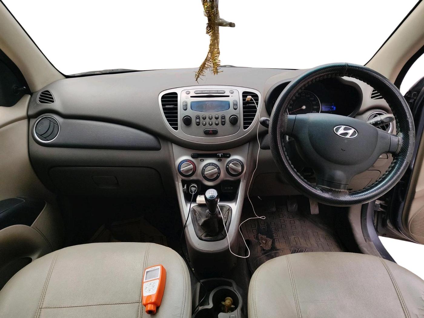 2014 Hyundai i10 SPORTZ 1.1, Petrol, Manual, 97,337 km, interior