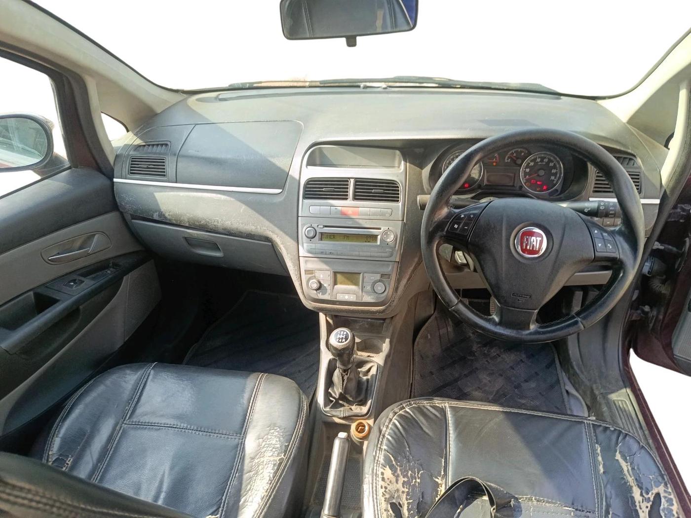 2011 Fiat Grand Punto EMOTION 1.3, Diesel, Manual, 1,00,000 km, interior