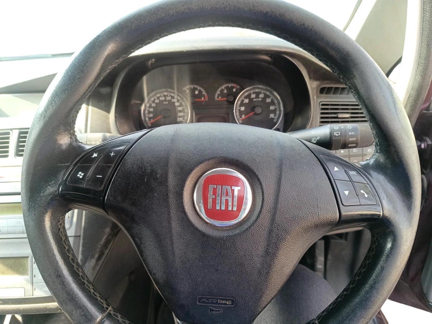 2011 Fiat Grand Punto EMOTION 1.3, Diesel, Manual, 1,00,000 km, interior