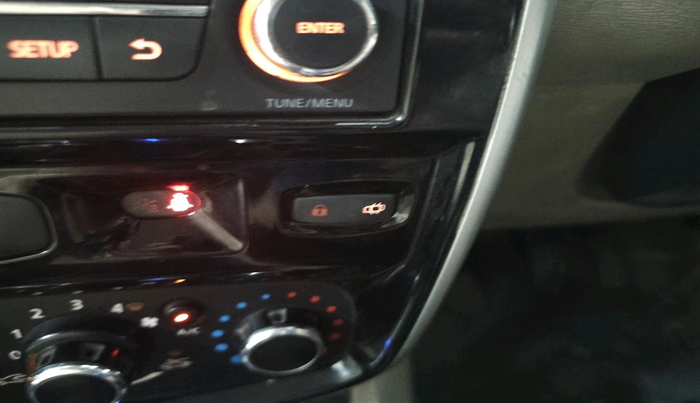 2015 Nissan Terrano XV D THP 110 PS, Diesel, Manual, 1,17,267 km, interior