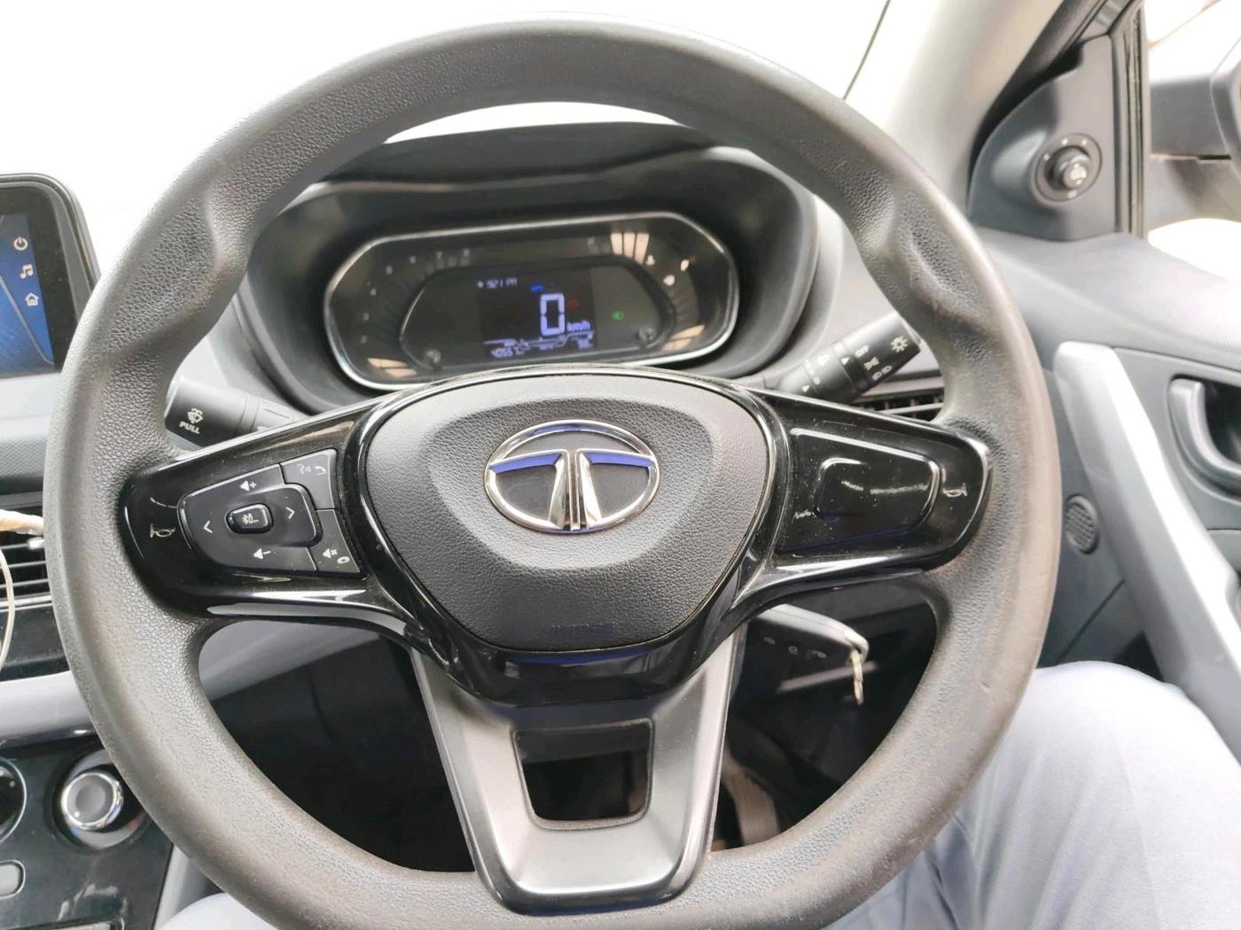 2023 Tata NEXON XM PLUS SUNROOF PETROL, Petrol, Manual, 40,557 km, interior