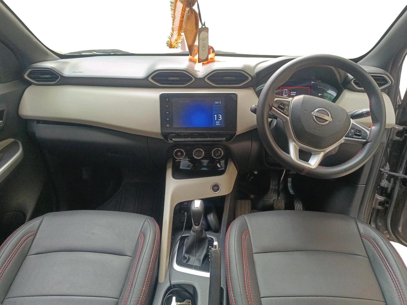 2023 Nissan MAGNITE XV TURBO CVT, Petrol, Automatic, 27,443 km, interior
