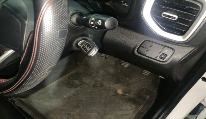 2020 Hyundai VENUE S 1.2, Petrol, Manual, 65,084 km, interior