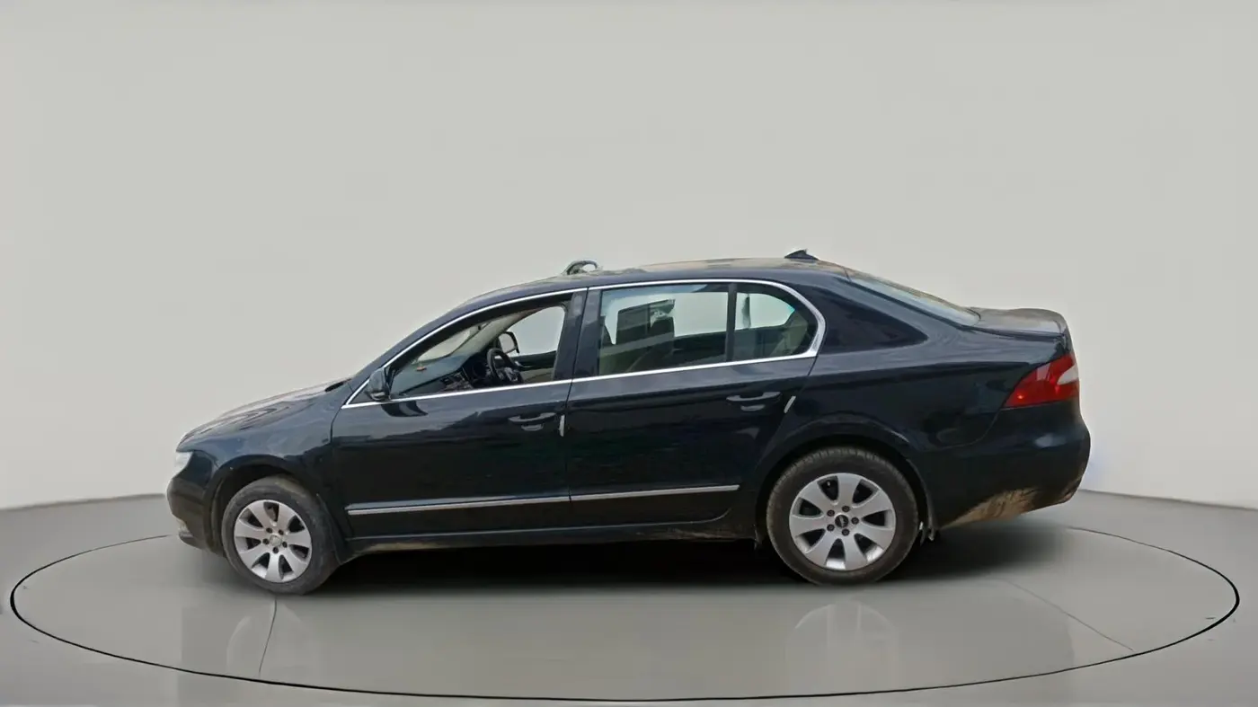 2012 Skoda Superb ELEGANCE 2.0 TDI CR AT, Diesel, Automatic, 1,76,000 km, exterior