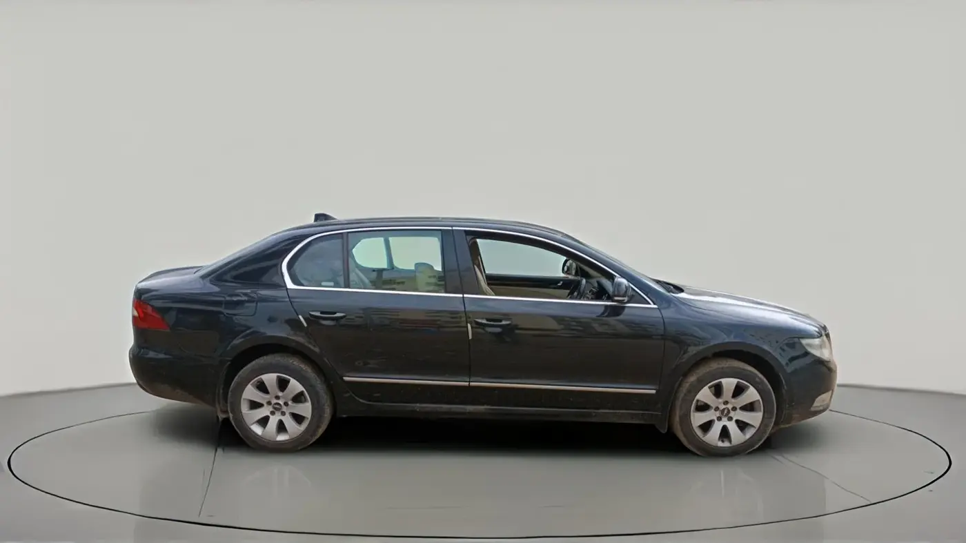 2012 Skoda Superb ELEGANCE 2.0 TDI CR AT, Diesel, Automatic, 1,76,000 km, exterior