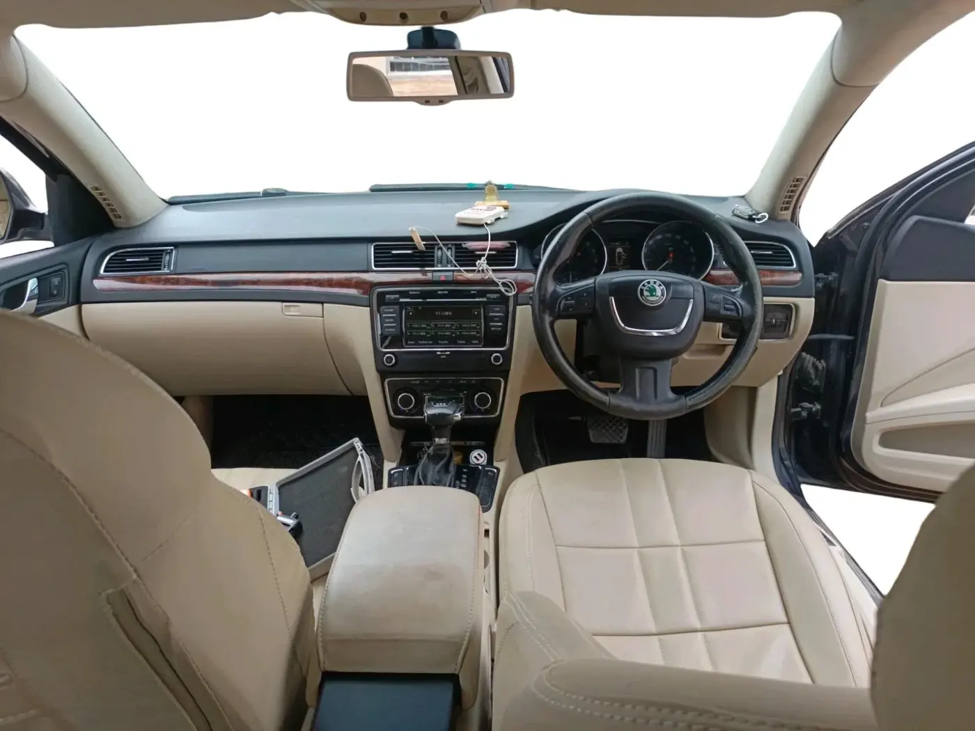 2012 Skoda Superb ELEGANCE 2.0 TDI CR AT, Diesel, Automatic, 1,76,000 km, interior