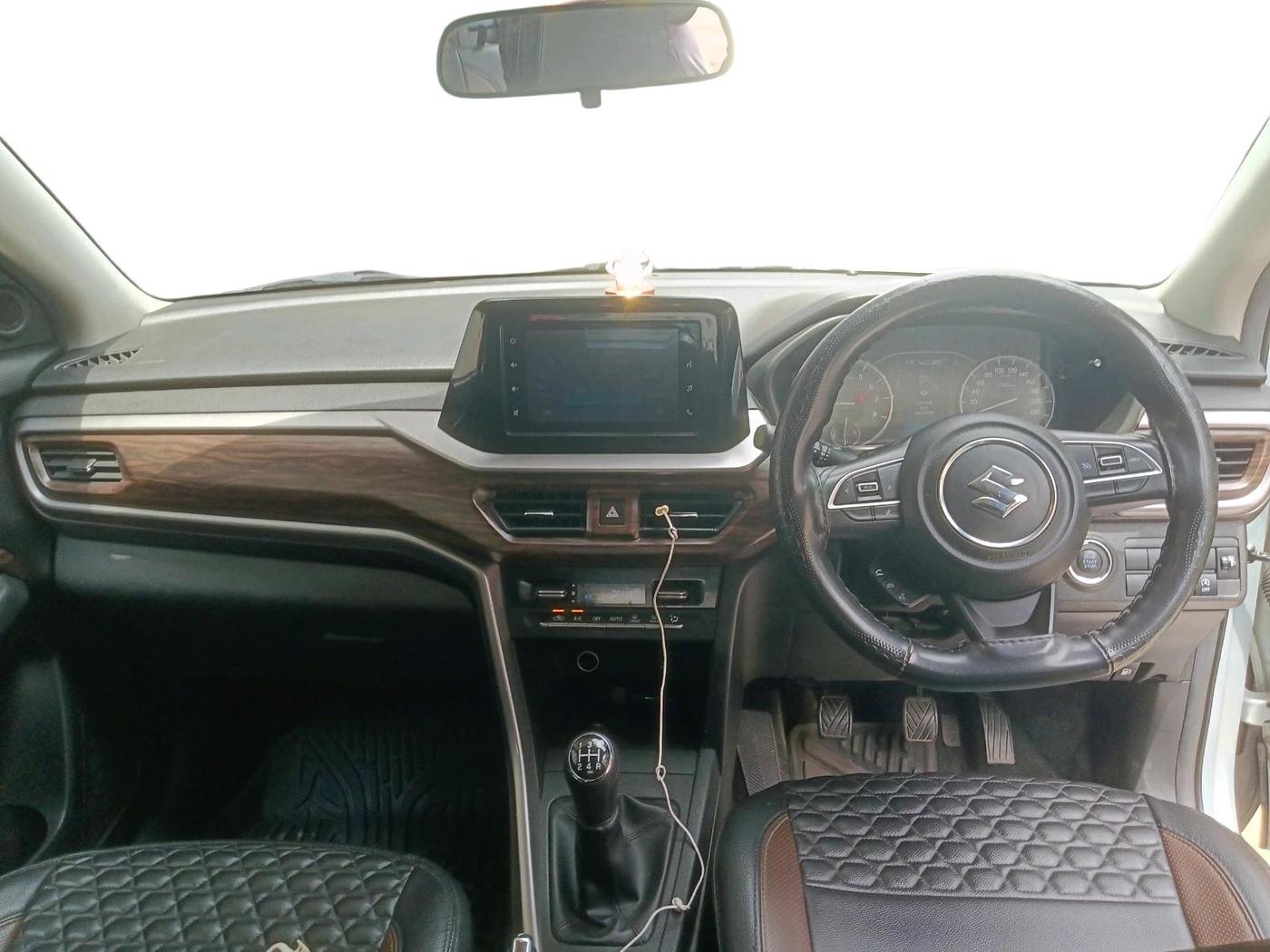 2024 Maruti BREZZA ZXI, Petrol, Manual, 30,416 km, interior