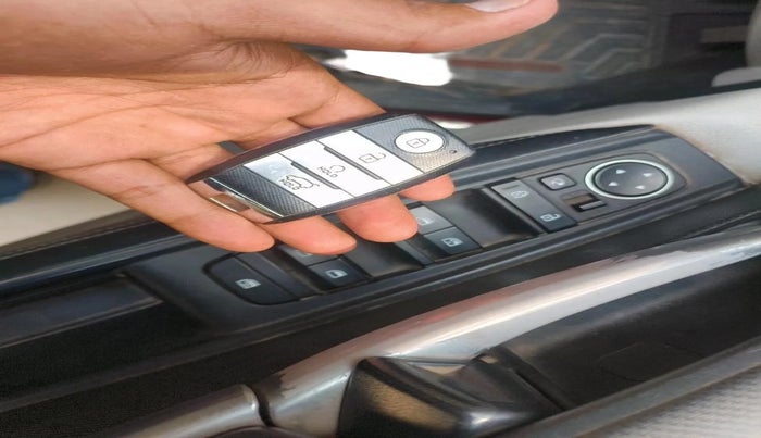 2020 KIA SONET HTX 1.0 IMT, Petrol, Manual, 1,38,877 km, interior