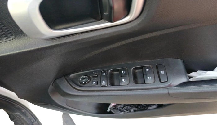 2020 Hyundai VENUE SX PLUS 1.0 TURBO DCT, Petrol, Automatic, 48,995 km, interior