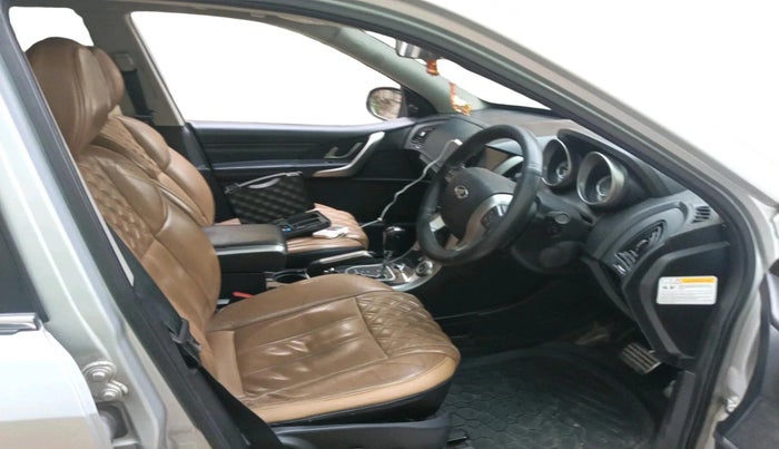 2018 Mahindra XUV500 W11 AT, Diesel, Automatic, 1,78,753 km, interior