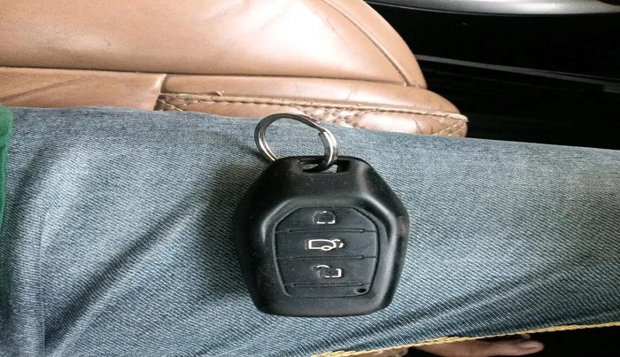 2018 Mahindra XUV500 W11 AT, Diesel, Automatic, 1,78,753 km, interior