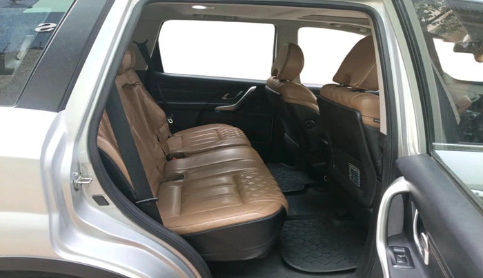2018 Mahindra XUV500 W11 AT, Diesel, Automatic, 1,78,753 km, interior