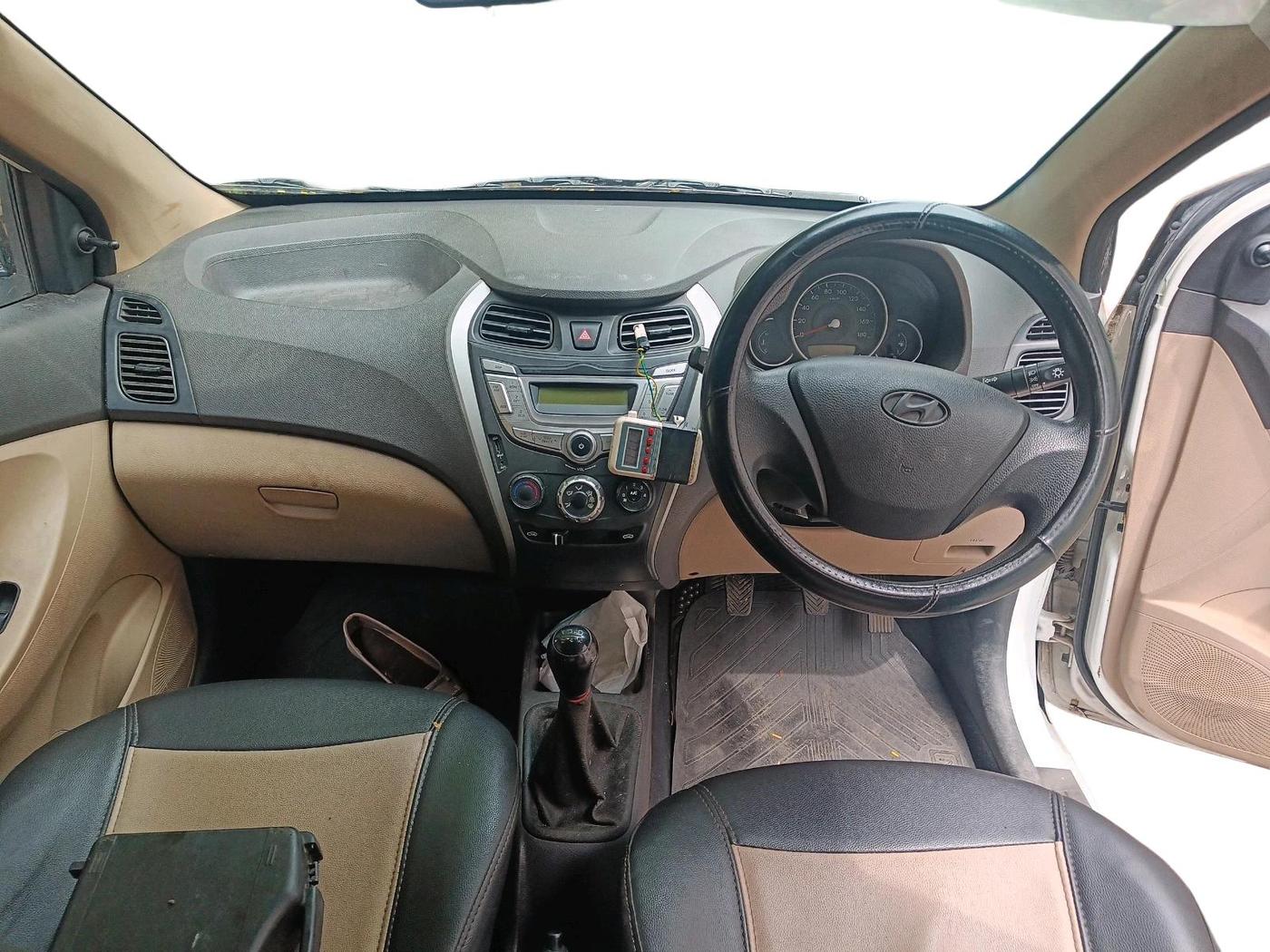 2015 Hyundai Eon MAGNA +, Petrol, Manual, 32,873 km, interior