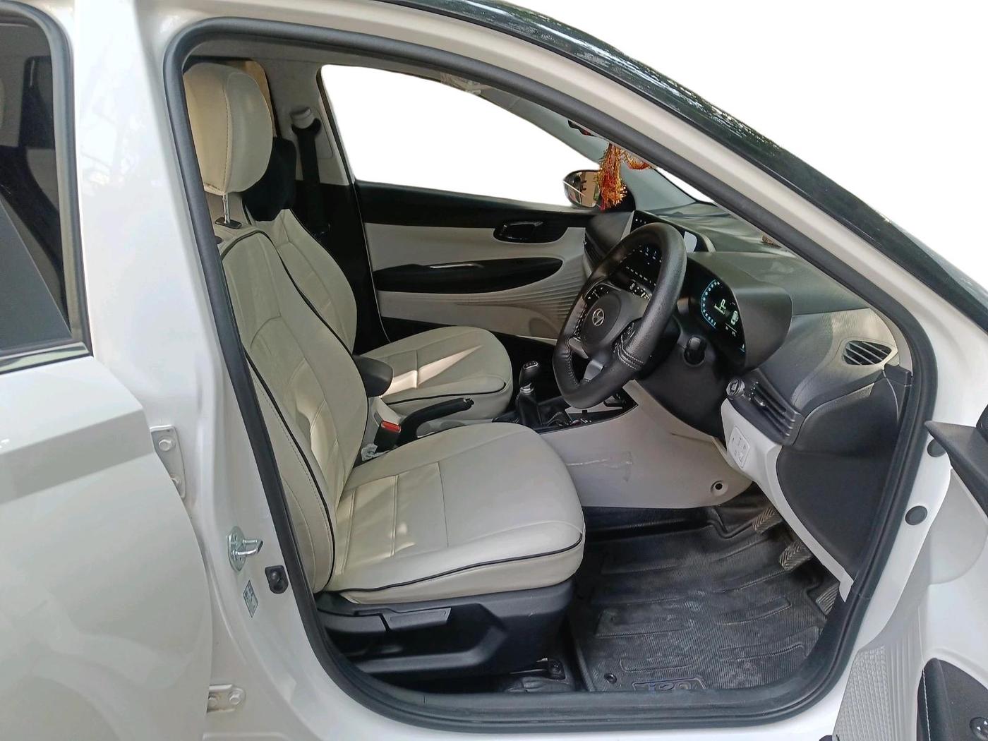 2025 Hyundai NEW I20 ASTA (O) 1.2 MT DUAL TONE, Petrol, Manual, 597 km, interior