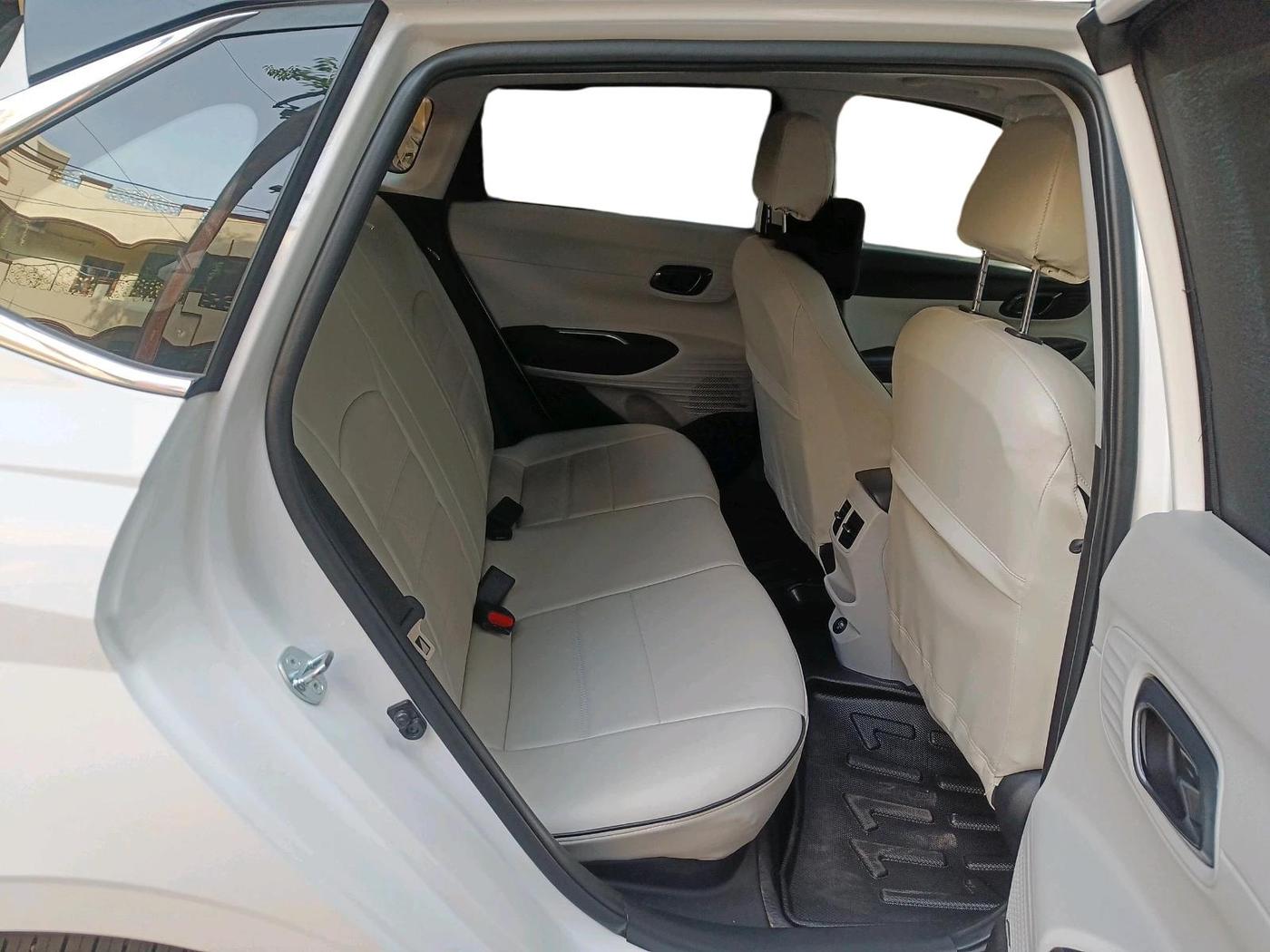 2025 Hyundai NEW I20 ASTA (O) 1.2 MT DUAL TONE, Petrol, Manual, 597 km, interior