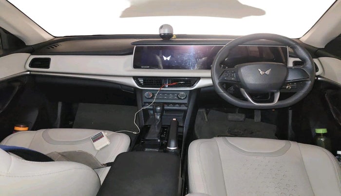 2022 Mahindra XUV700 AX 5 D AT 7 STR, Diesel, Automatic, 65,021 km, interior