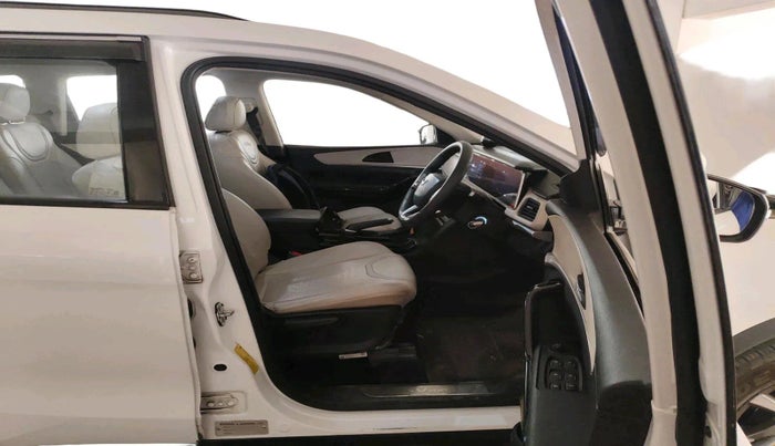 2022 Mahindra XUV700 AX 5 D AT 7 STR, Diesel, Automatic, 65,021 km, interior