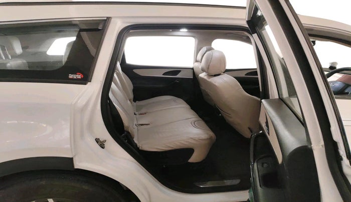 2022 Mahindra XUV700 AX 5 D AT 7 STR, Diesel, Automatic, 65,021 km, interior